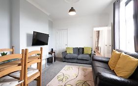 Spacious 4Br, Parking, Near Centre, Accommodates 8